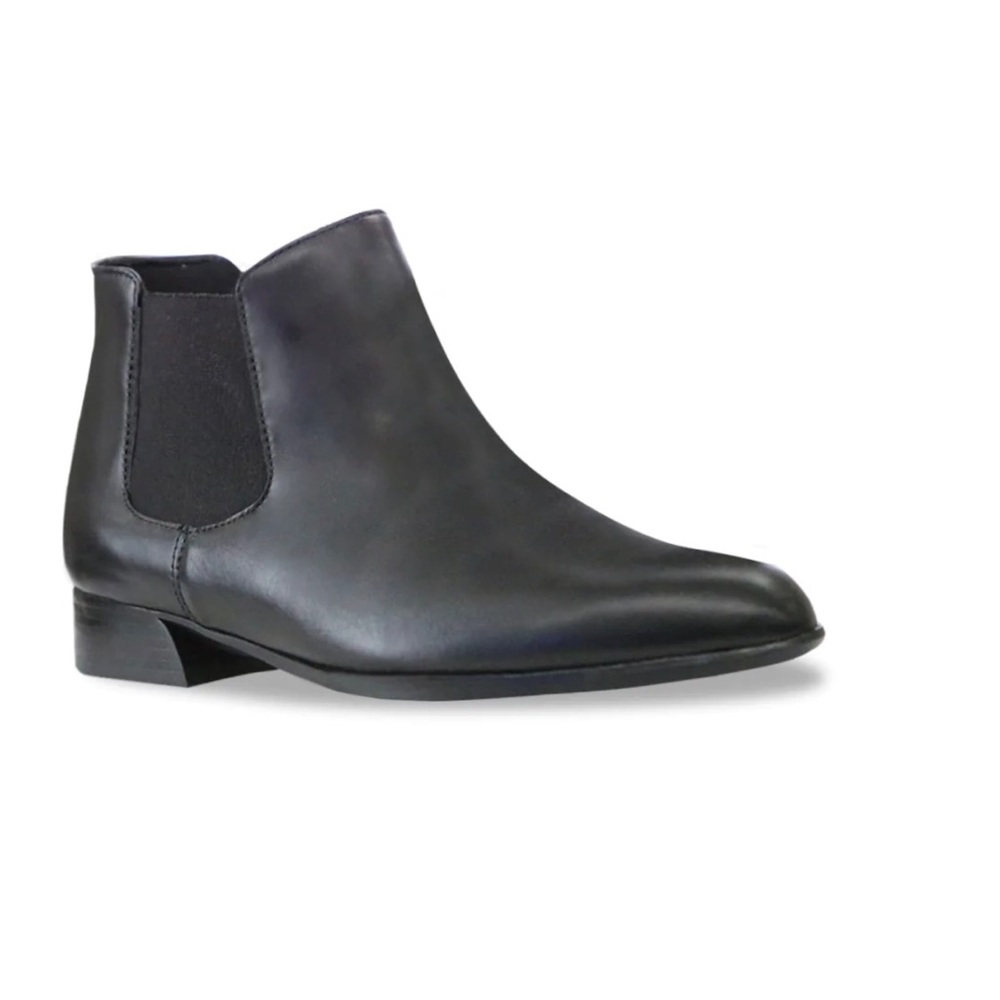 MUNRO Black Leather Bootie